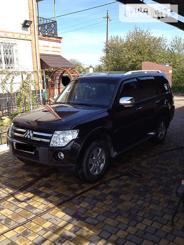 Внедорожник / Кроссовер Mitsubishi Pajero