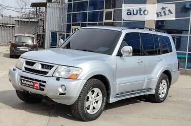 Mitsubishi Pajero  2005