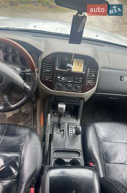 Mitsubishi Pajero  2001