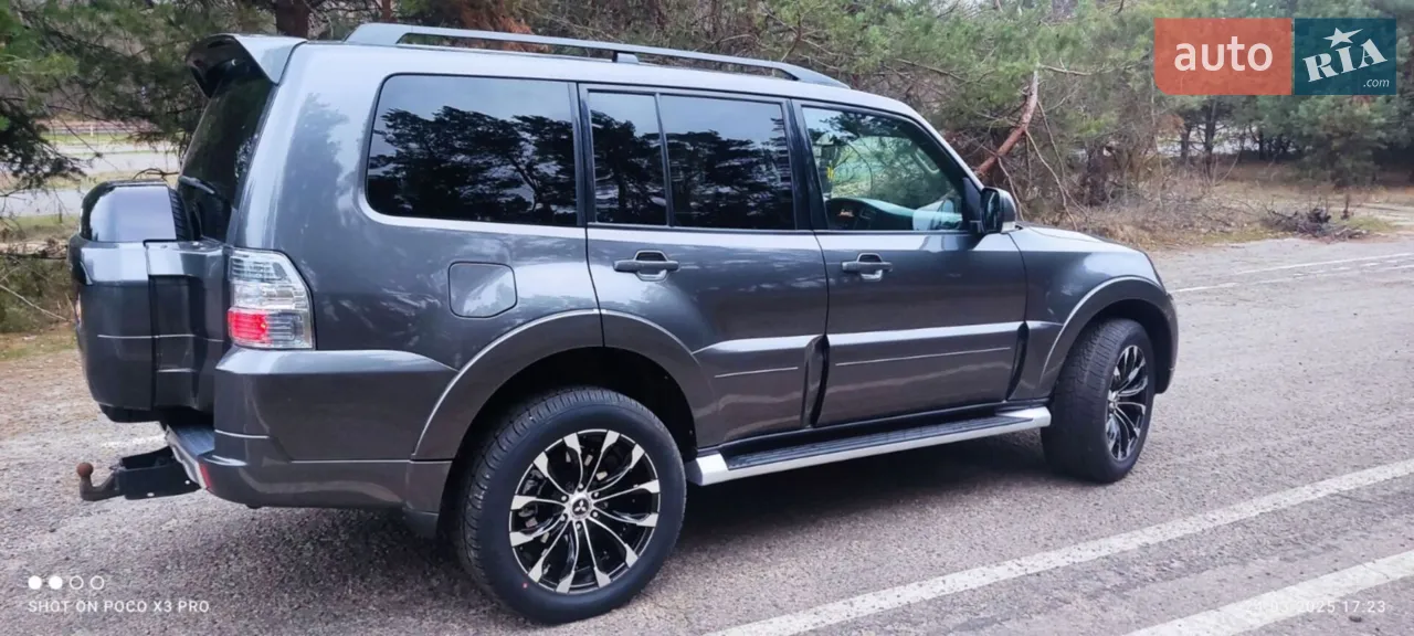 2016 Mitsubishi Pajero - мініатюра 2