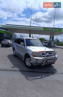 Mitsubishi Pajero  2004