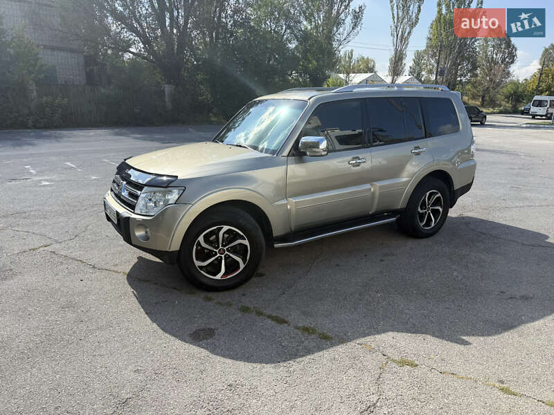 Легковые Mitsubishi Pajero