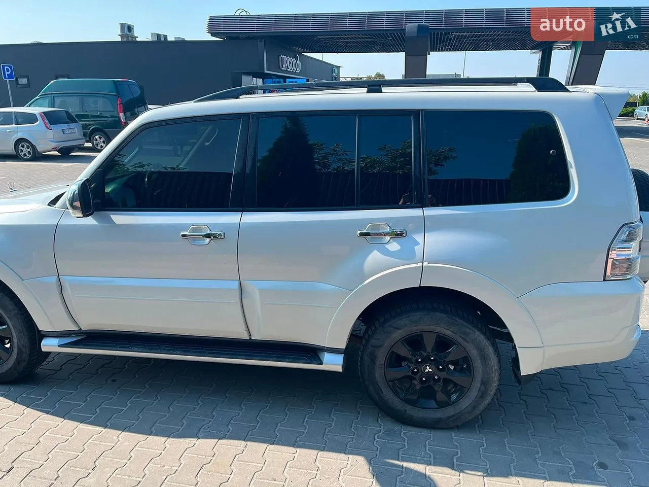 2013 Mitsubishi Pajero - мініатюра 3