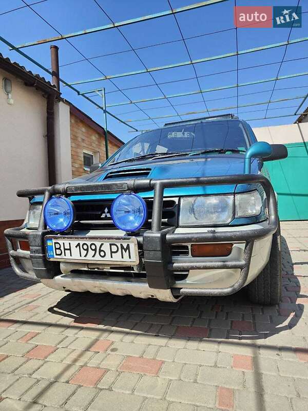 Мінівен Mitsubishi RVR