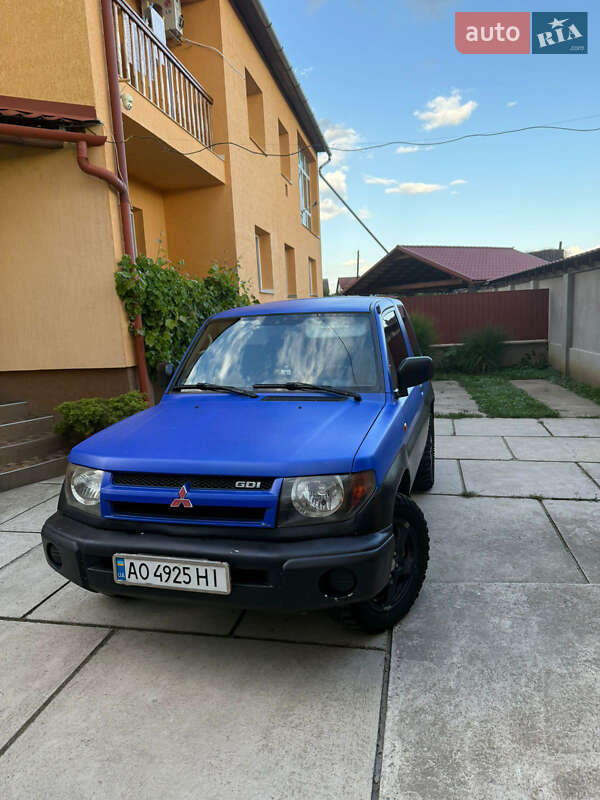 Внедорожник / Кроссовер Mitsubishi Shogun Pinin