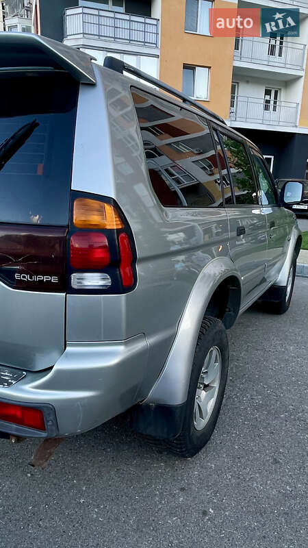 Внедорожник / Кроссовер Mitsubishi Shogun Sport