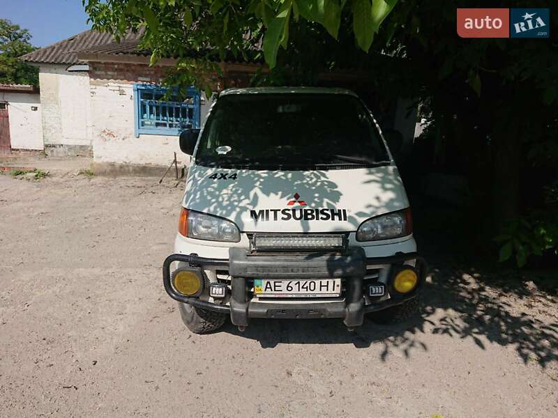 Минивэн Mitsubishi Space Gear