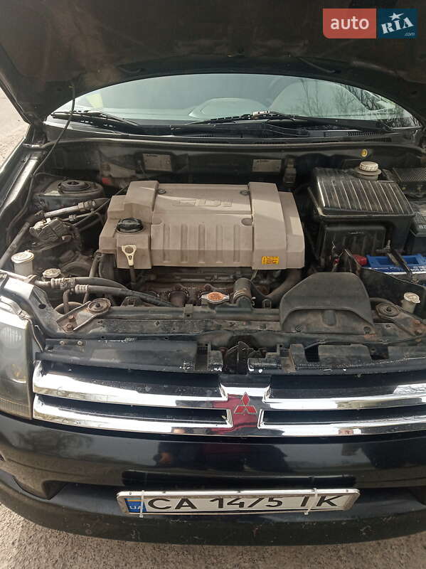 Mitsubishi Space Runner