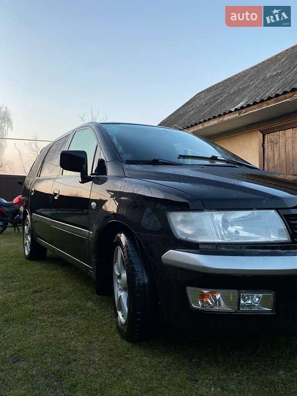 Мінівен Mitsubishi Space Wagon