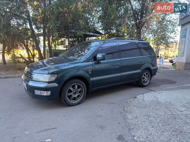 Mitsubishi Space Wagon 2000