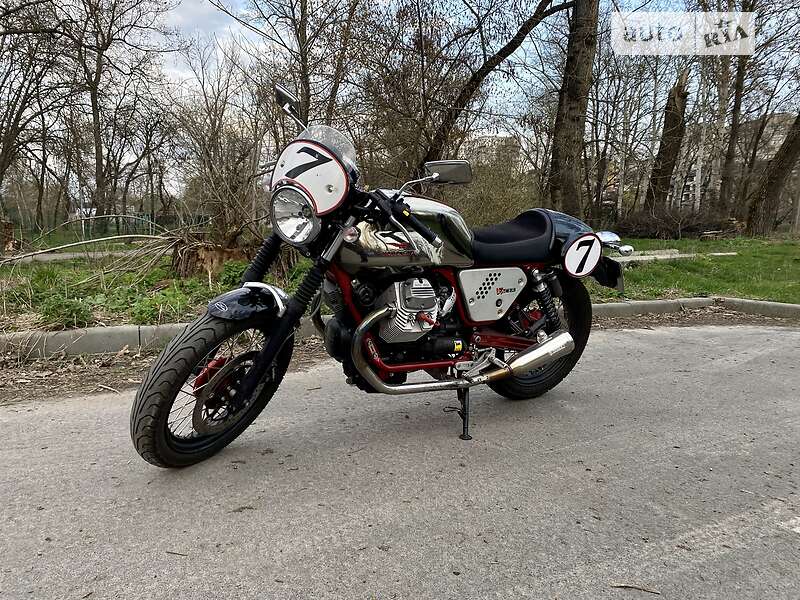 Мотоцикл Классик Moto Guzzi V7 Racer