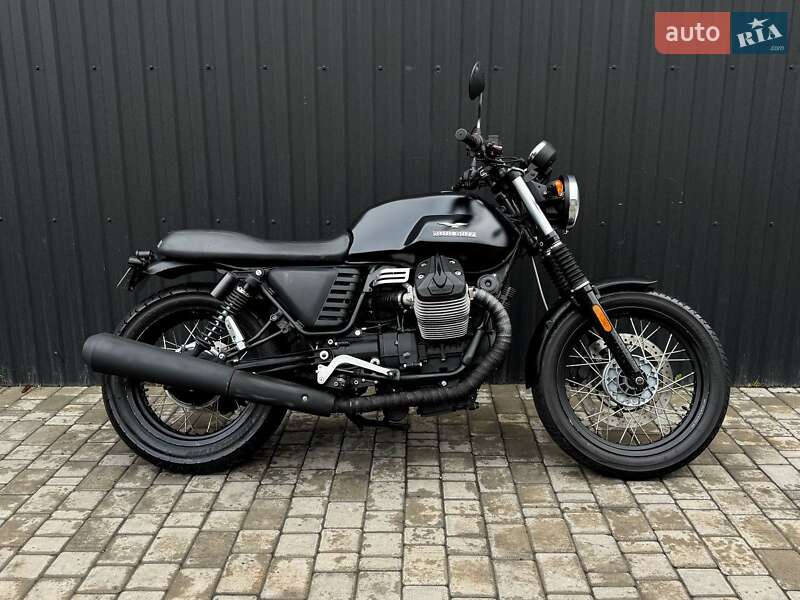 Moto Guzzi V7 Stone