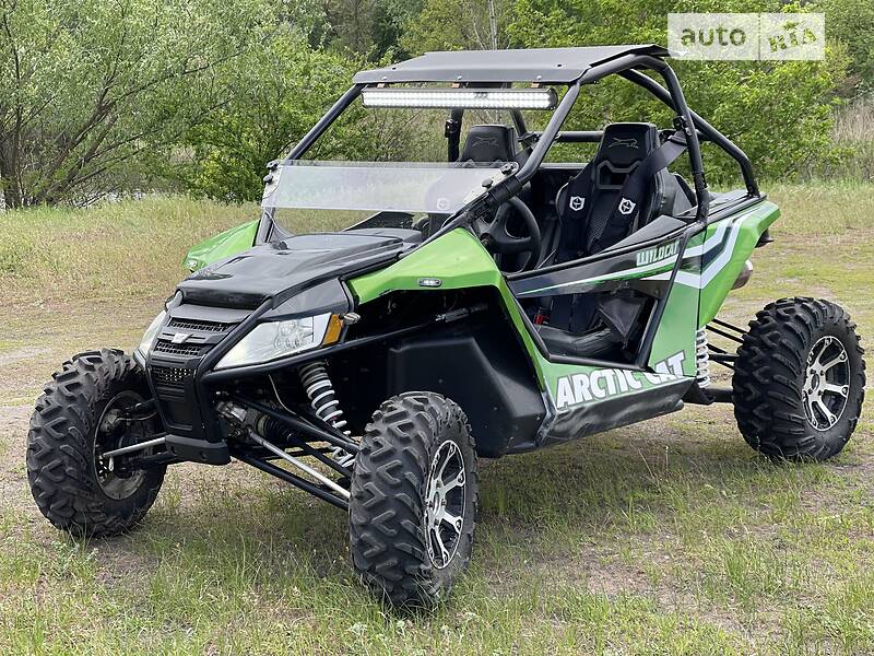 Мотовездеход Arctic cat