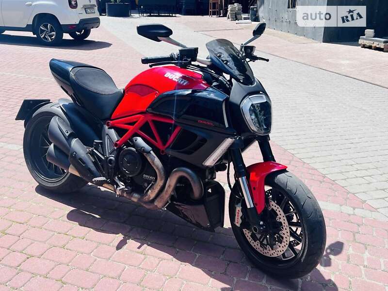 Мотоцикл Багатоцільовий (All-round) Ducati