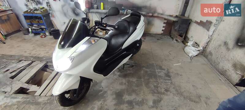 Максі-скутер