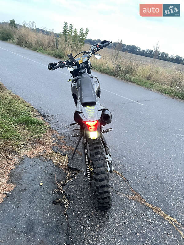 Мотоцикл Позашляховий (Enduro)