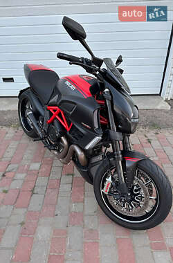 Ціни Ducati Мотоцикл Спорт-туризм