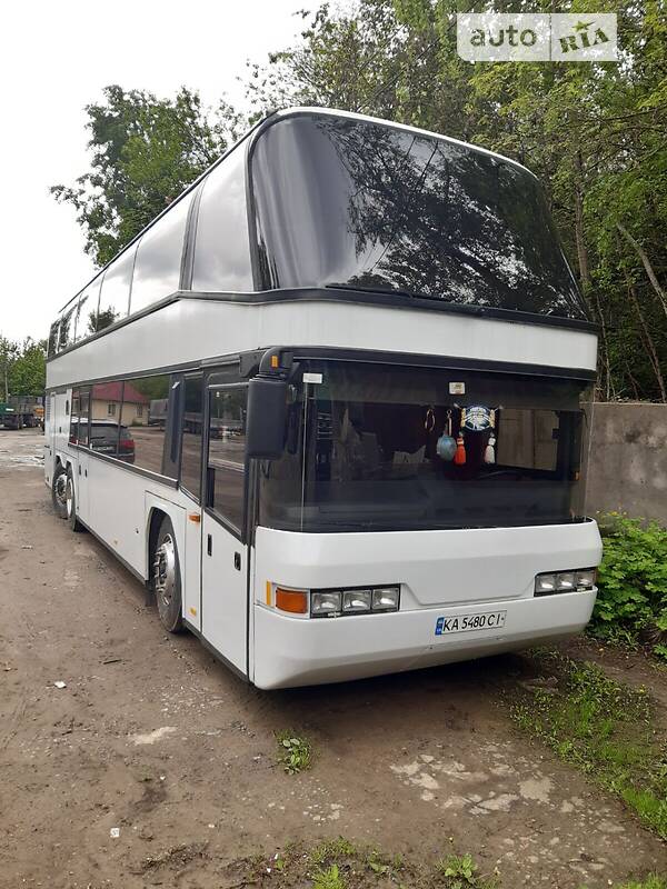 Туристичний / Міжміський автобус Neoplan 122