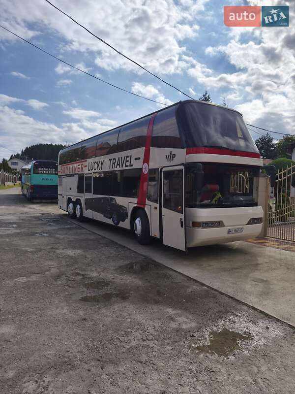 Туристичний / Міжміський автобус Neoplan 122