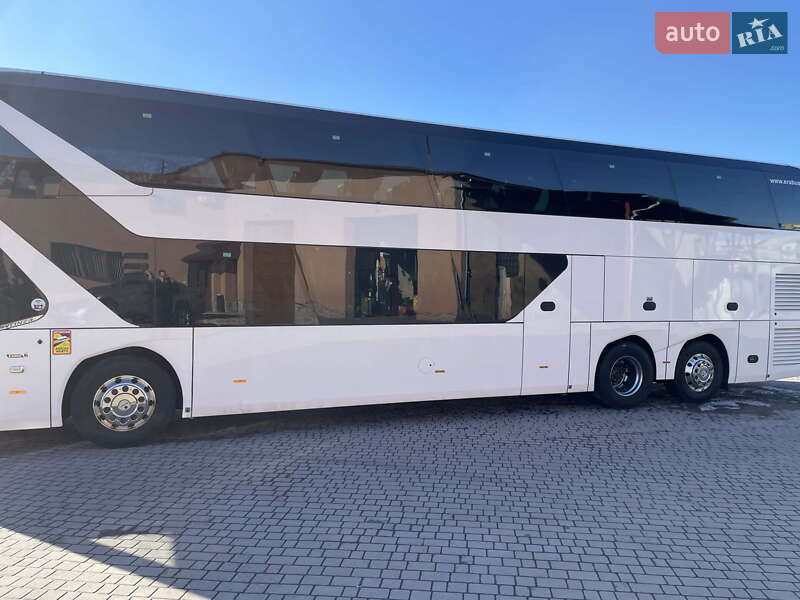 Туристический / Междугородний автобус Neoplan Skyliner