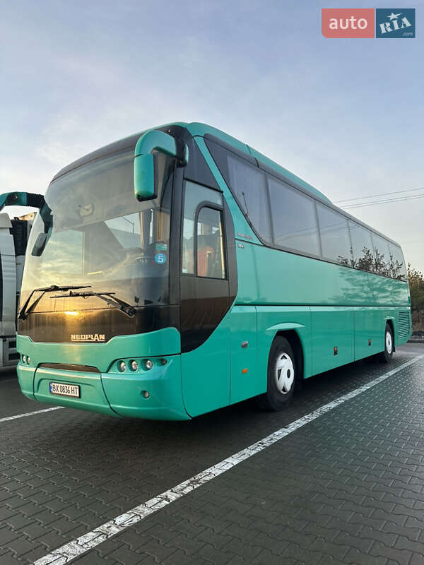 Туристичний / Міжміський автобус Neoplan Tourliner