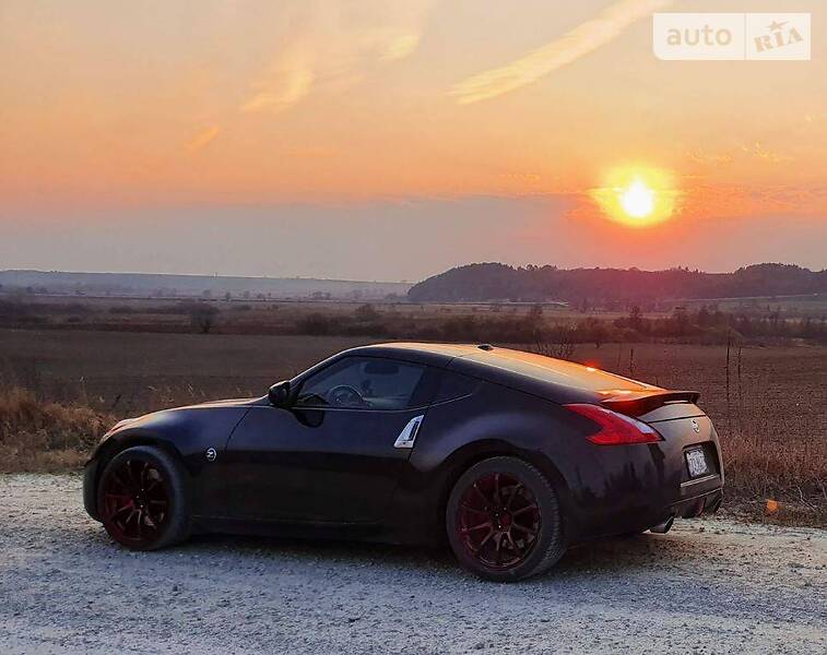 Купе Nissan 370Z