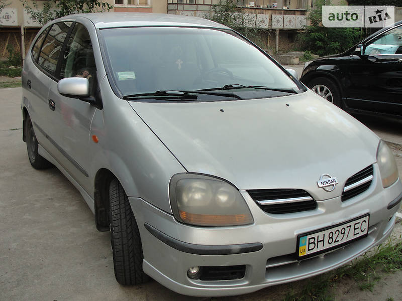 Nissan Almera Tino 2001 года
