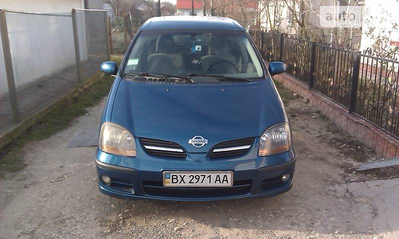Nissan Almera Tino 2002 года