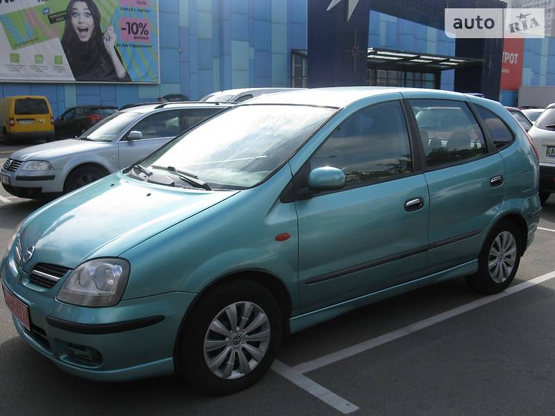 Nissan Almera Tino 2001 года