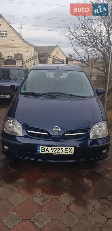 Nissan Almera Tino