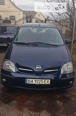 Nissan Almera Tino  2004