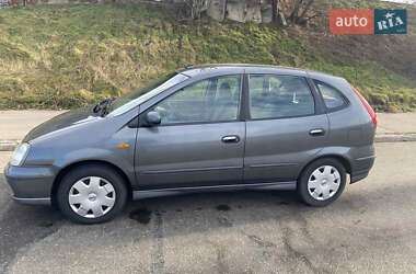 Nissan Almera Tino  2004