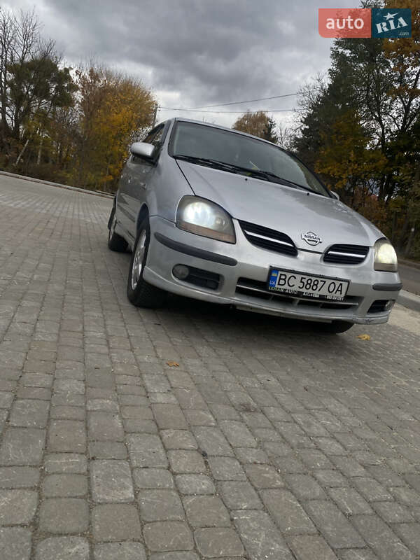 Nissan Almera Tino