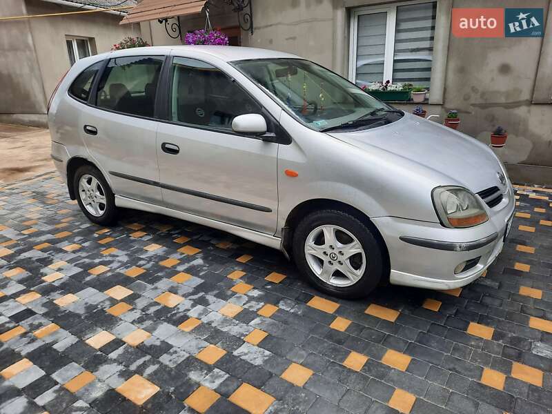 Nissan Almera Tino