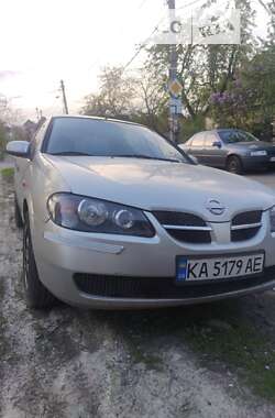 Nissan Almera  2002