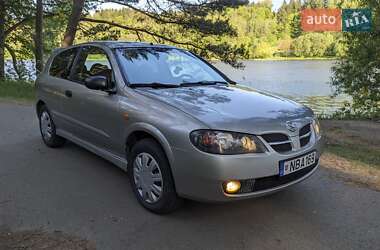 Nissan Almera  2003