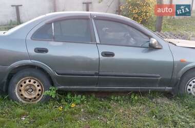 Nissan Almera  2002