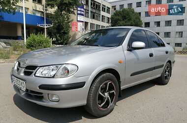 Nissan Almera  2001