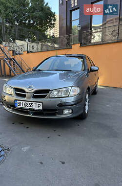 Nissan Almera  2002