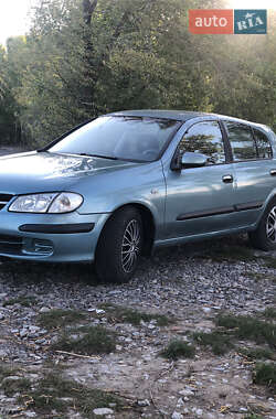 Nissan Almera  2000