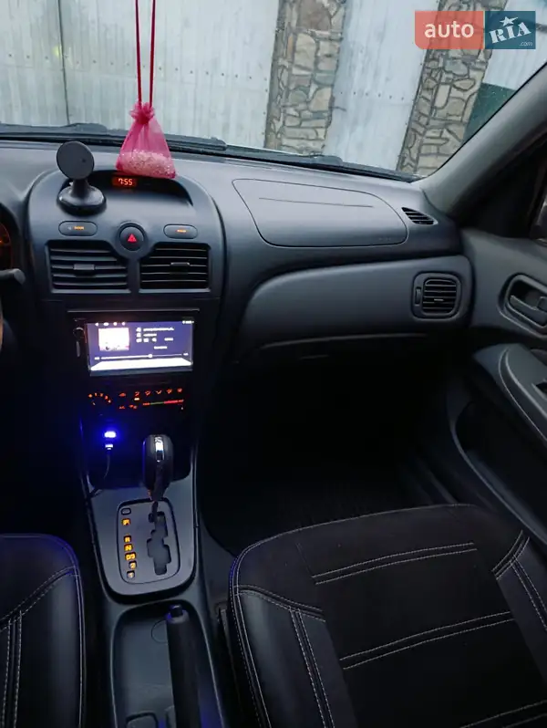 Nissan Almera 2006