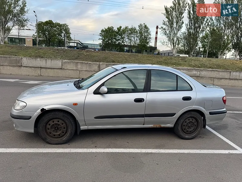 Nissan Almera 2001
