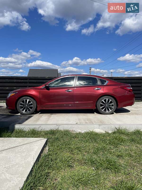 Седан Nissan Altima