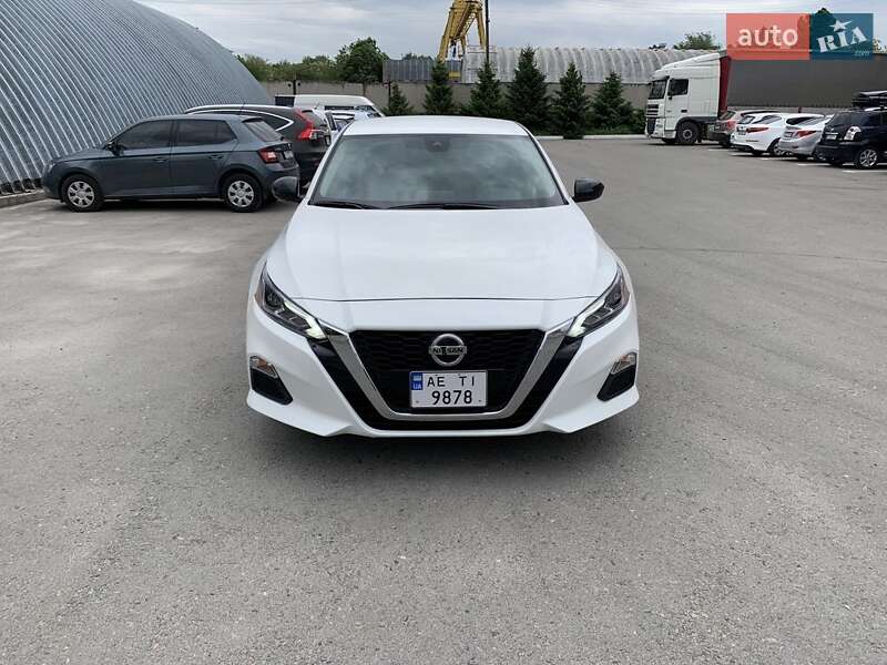 Седан Nissan Altima