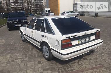 Nissan Bluebird  1989