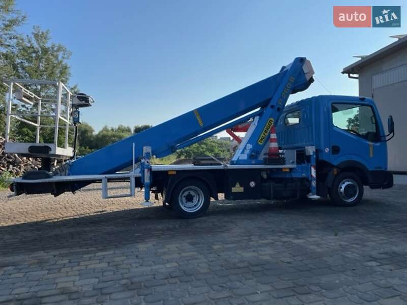 Спецтехніка Nissan Cabstar