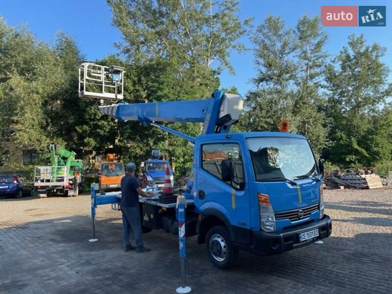 Спецтехніка Nissan Cabstar