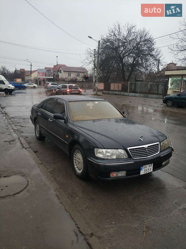 Седан Nissan Cima
