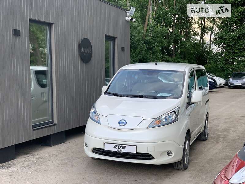 Мінівен Nissan e-NV200