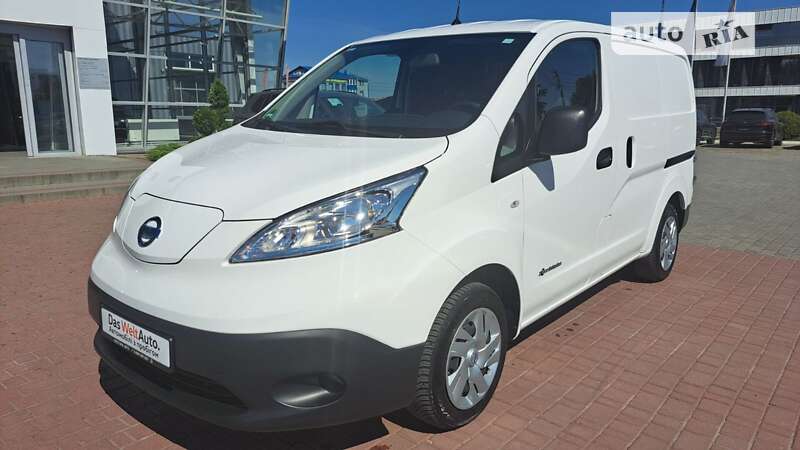 Вантажний фургон Nissan e-NV200